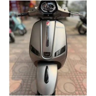 hinh anh tong quan xe may dien victoria v38 voi thiet ke phong cach vespa